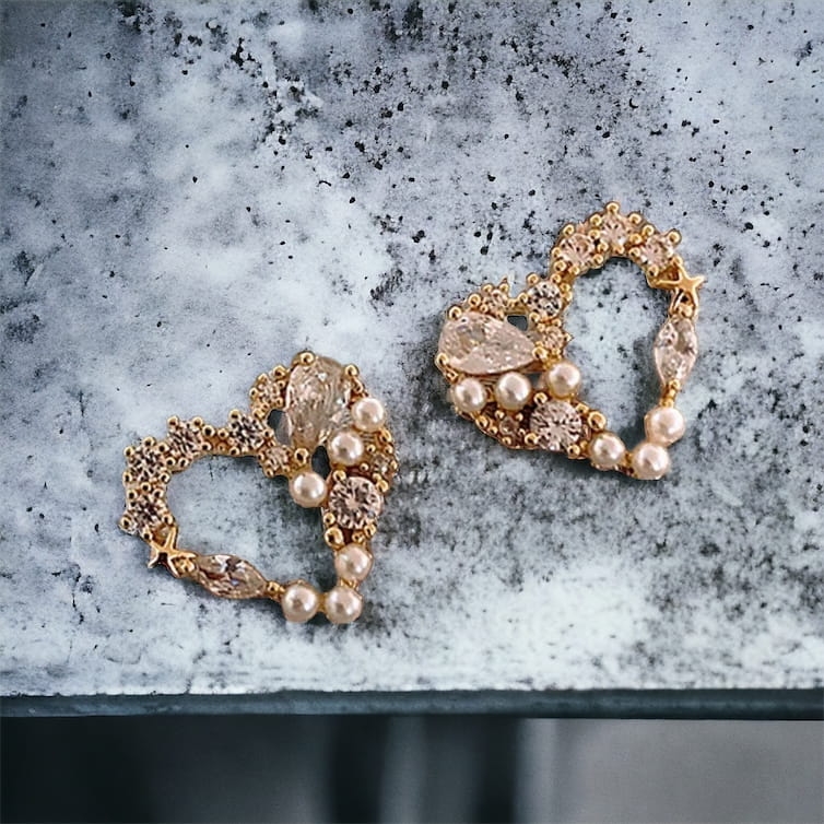 Kolczyki serduszka złote z perłami.jpeg