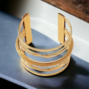 Bransoleta złota szeroka1.jpeg