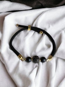Czarna bransoletka sznurek.jpeg