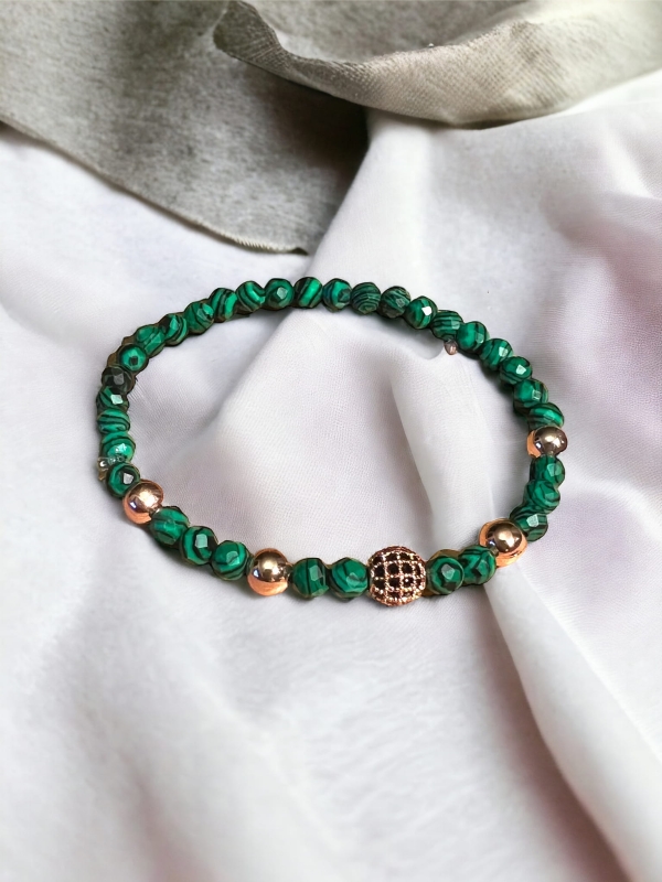 Bransoletka z naturalnych malachitów.jpeg