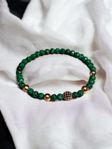 Zielona bransoletka z malachitów.jpeg