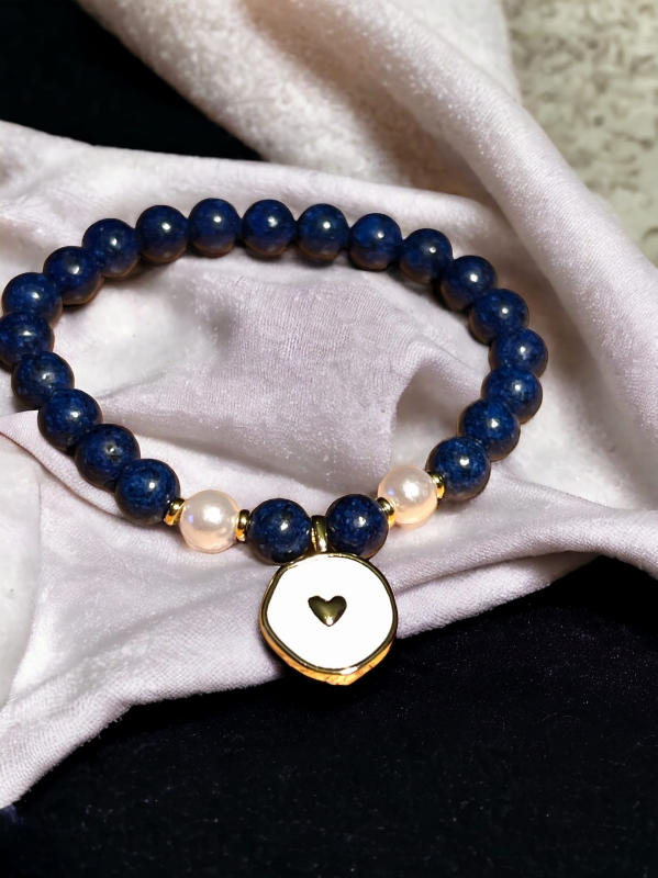 Bransoletka z granatów z białą zawieszką .jpeg