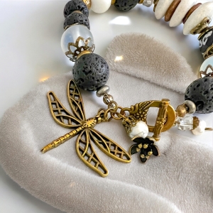 Bransoletka czarno-biała z ważką