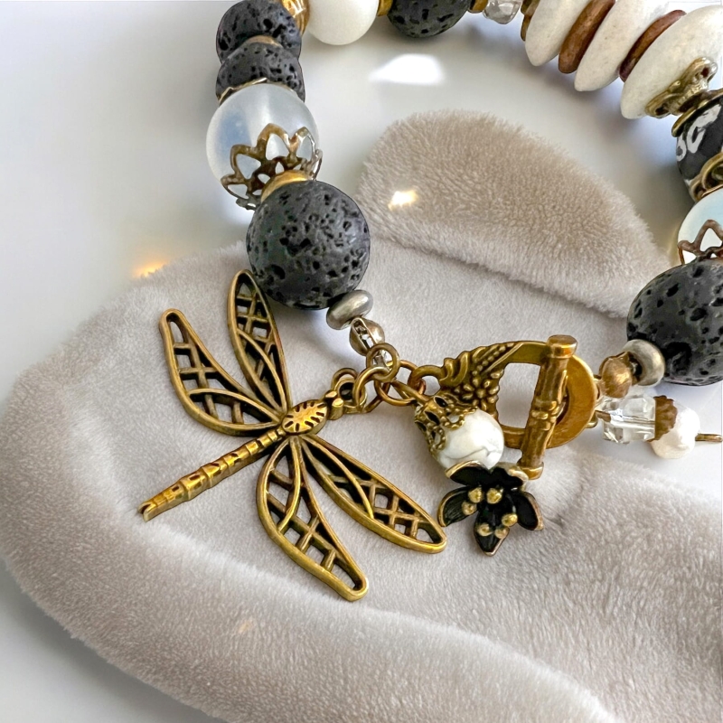 Bransoletka czarno-biała z ważką