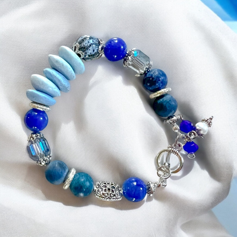 Niebieska bransoletka z lapis lazuli