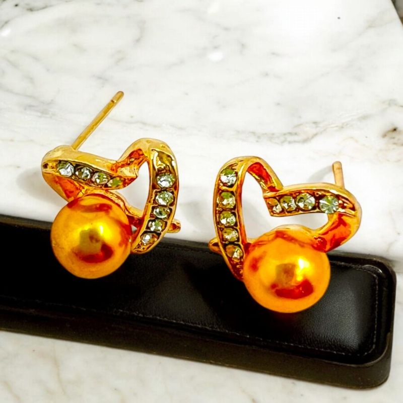 Kolczyki sztyfty ze złotą perłą