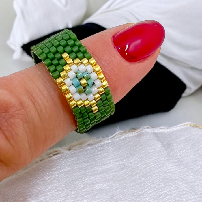 Pierścionek z zielonych koralików TOHO