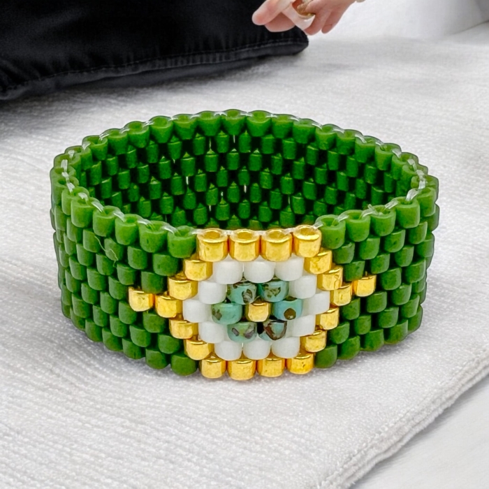 Pierścionek z zielonych koralików TOHO